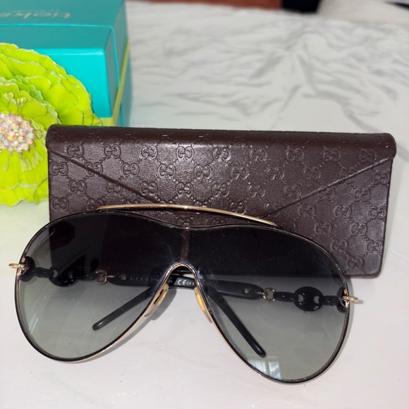 Gucci shield sunglasses with case! - Picture 3 of 3